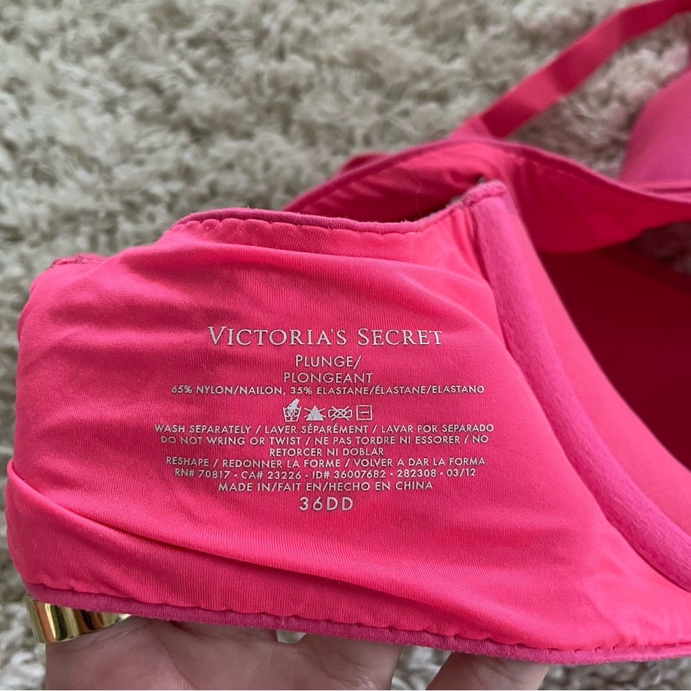 Victoria's Secret VS Hot Pink Pintucked Push-Up Plunge Bra Size 36DD - Picture 3 of 3